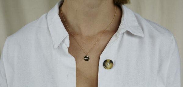 9kt Table Mountain Disc Pendant - Image 3
